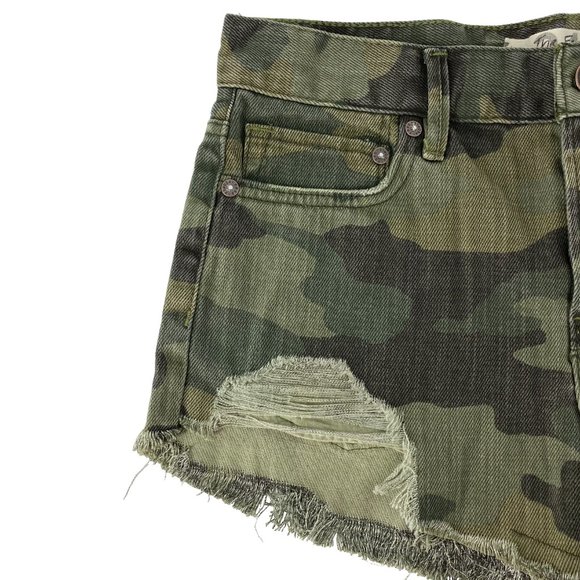 FREE PEOPLE We the Free Camo Combo Distressed Raw Hem Cutoffs Size 24 - Picture 3 of 16